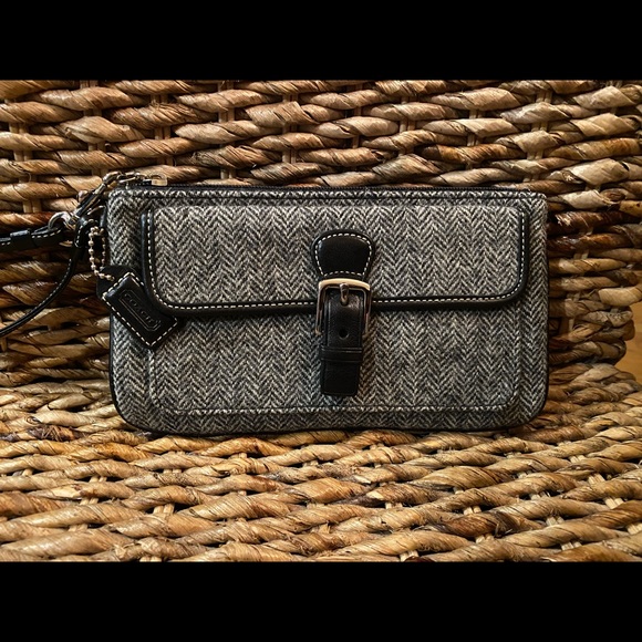 Black & grey herringbone patterned Coach wristlet - Picture 1 of 2